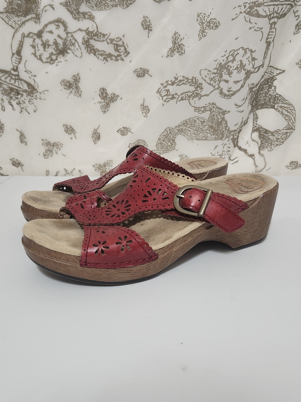 DANSKO Sapphire Sandals cut out leather RED 38/ 7.5 - 8 slip on slide clogs